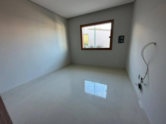 Imagem Casa com 3 Quartos à Venda, 252 m²