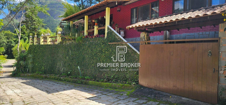 Casa com 3 Quartos à Venda, 250 m² em Colônia Alpina - Teresópolis