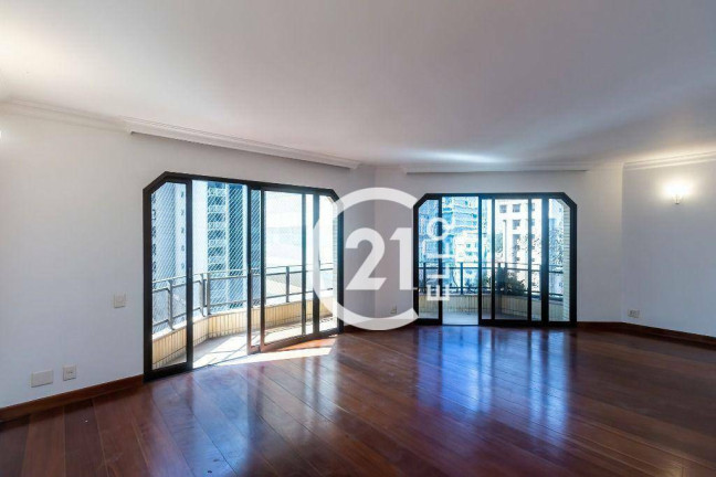 Apartamento com 3 Quartos para Alugar, 240 m² em Itaim - São Paulo
