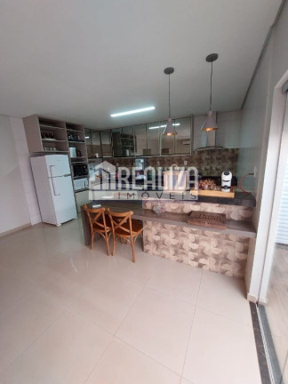 Imagem Casa de Condomínio com 3 Quartos à Venda, 200 m² em Vila Arquelau - Uberaba