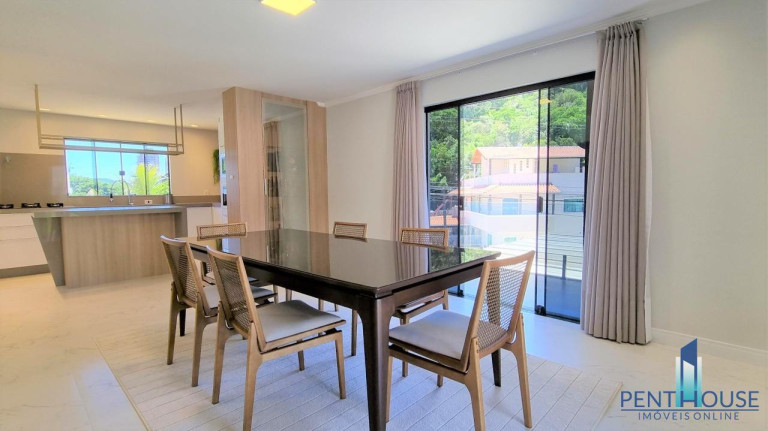 Imagem Casa com 4 Quartos à Venda, 380 m² em Ariribá - Balneário Camboriú Imagem Casa com 4 Quartos à Venda, 380 m² em Ariribá - Balneário Camboriú