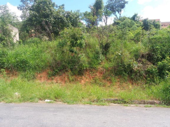 Terreno à Venda, 370 m² em Centro - Vespasiano