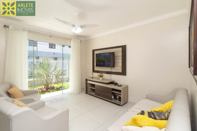 Imagem Casa com 3 Quartos para Alugar ou Temporada, 100 m² em Centro - Bombinhas