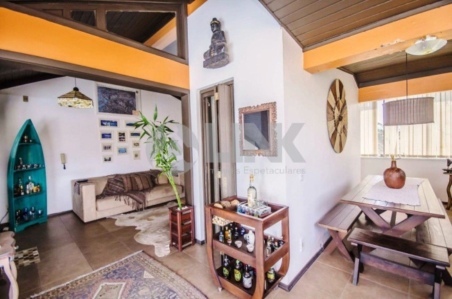 Imagem Imóvel com 3 Quartos à Venda, 207 m² em Menino Deus - Porto Alegre Imagem Imóvel com 3 Quartos à Venda, 207 m² em Menino Deus - Porto Alegre