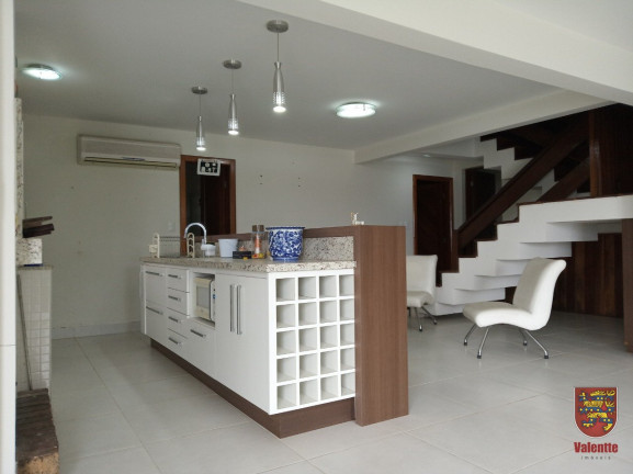 Imagem Casa com 6 Quartos à Venda,  em Coqueiros - Florianópolis