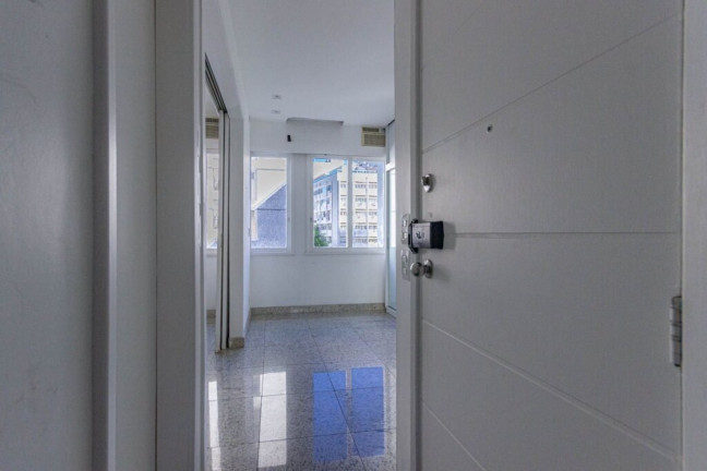 Imagem Imóvel com 1 Quarto à Venda, 41 m² em Copacabana - Rio De Janeiro Imagem Imóvel com 1 Quarto à Venda, 41 m² em Copacabana - Rio De Janeiro
