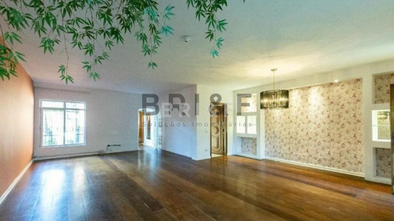 Imagem Sobrado com 3 Quartos à Venda, 256 m² em Moema - São Paulo