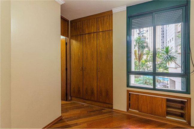 Imagem Imóvel com 4 Quartos à Venda, em Moema - São Paulo Imagem Imóvel com 4 Quartos à Venda, em Moema - São Paulo