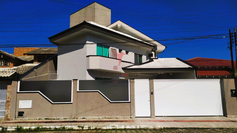 Sobrado com 4 Quartos à Venda, 450 m² em Ressacada - Itajaí