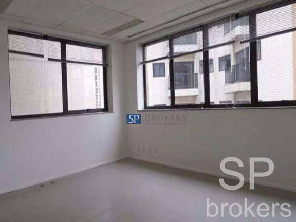 Sala Comercial à Venda ou Locação, 32 m² em Vila Olímpia - São Paulo