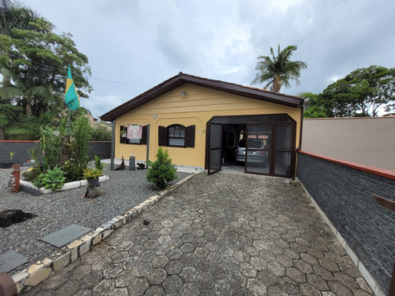 Casa com 4 Quartos à Venda, 179 m² em Balneário Cambiju - Itapoá