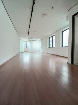 Sala Comercial à Venda, 48 m² em Vila Cordeiro - São Paulo