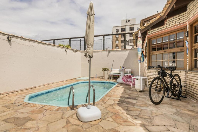 Imagem Casa com 3 Quartos à Venda, 219 m² em Cavalhada - Porto Alegre