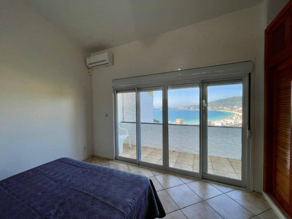 Imagem Casa com 4 Quartos para Temporada,  em Bombinhas