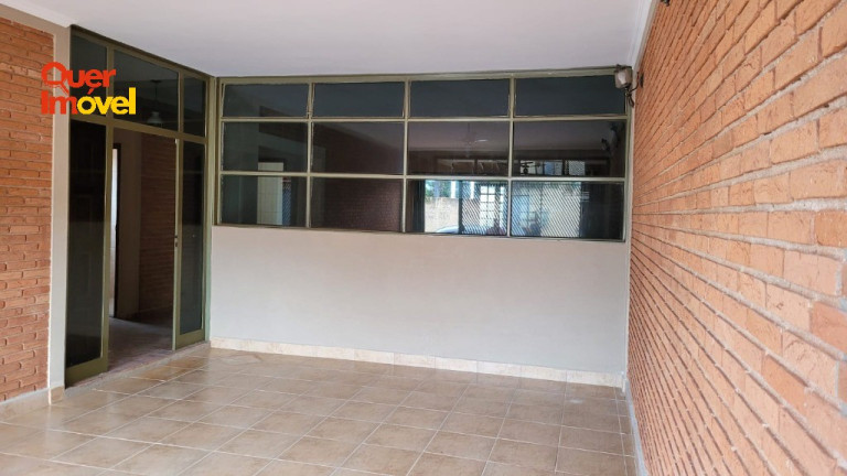Casa com 3 Quartos à Venda,  em Centro - Cravinhos