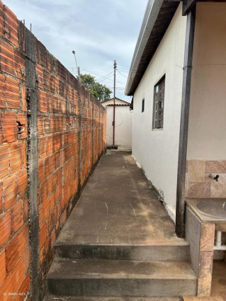 Imagem Casa com 2 Quartos à Venda, 432 m² em Setor Garavelo - Goiânia Imagem Casa com 2 Quartos à Venda, 432 m² em Setor Garavelo - Goiânia