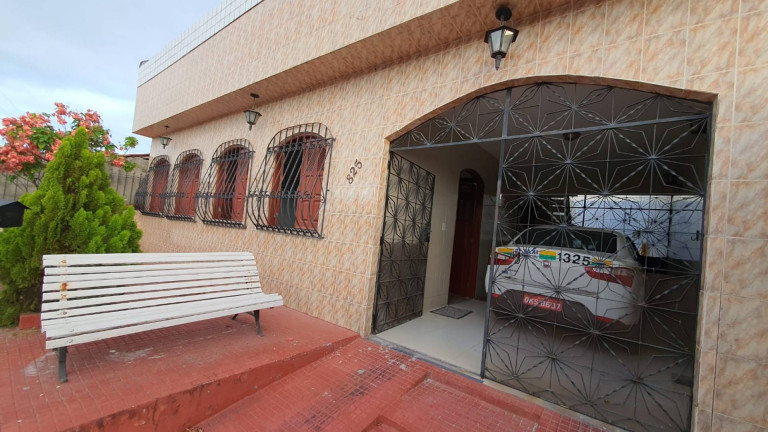 Imagem Casa com 6 Quartos à Venda, 300 m² em Centro - Aracaju Imagem Casa com 6 Quartos à Venda, 300 m² em Centro - Aracaju
