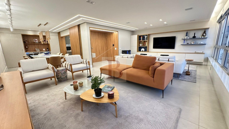Imagem Imóvel com 4 Quartos à Venda, 250 m² em Icaraí - Niterói Imagem Imóvel com 4 Quartos à Venda, 250 m² em Icaraí - Niterói
