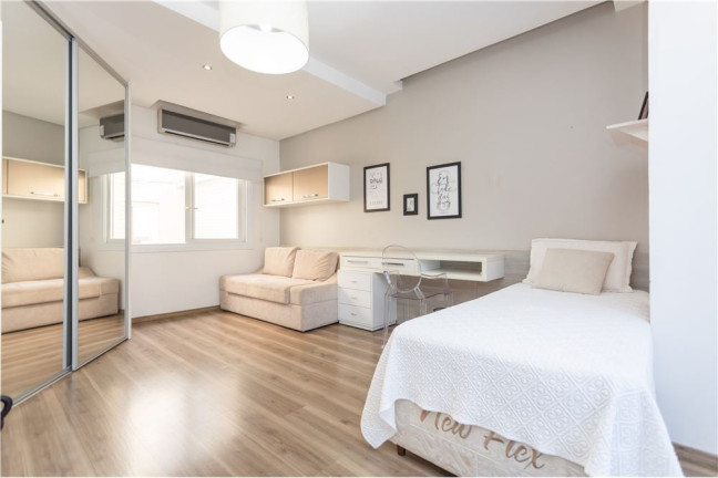 Imagem Casa com 5 Quartos à Venda, 550 m² em Chácara Das Pedras - Porto Alegre Imagem Casa com 5 Quartos à Venda, 550 m² em Chácara Das Pedras - Porto Alegre