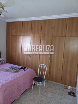 Imagem Sobrado com 3 Quartos à Venda, 180 m² em São Benedito - Uberaba Imagem Sobrado com 3 Quartos à Venda, 180 m² em São Benedito - Uberaba