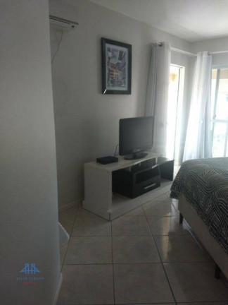 Imagem Casa com 3 Quartos à Venda, 250 m² em Carianos - Florianópolis