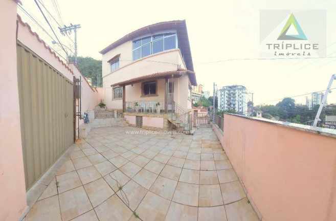 Imagem Casa com 5 Quartos à Venda, 250 m² em Santa Helena - Juiz De Fora
