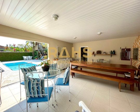 Imagem Casa com 3 Quartos à Venda, 265 m² em América - Joinville Imagem Casa com 3 Quartos à Venda, 265 m² em América - Joinville