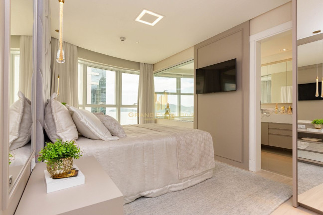 Imagem Apartamento com 3 Quartos à Venda, 164 m² em Pioneiros - Balneário Camboriú Imagem Apartamento com 3 Quartos à Venda, 164 m² em Pioneiros - Balneário Camboriú