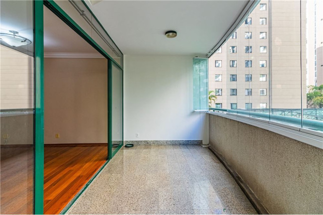 Imagem Imóvel com 4 Quartos à Venda, em Moema - São Paulo Imagem Imóvel com 4 Quartos à Venda, em Moema - São Paulo