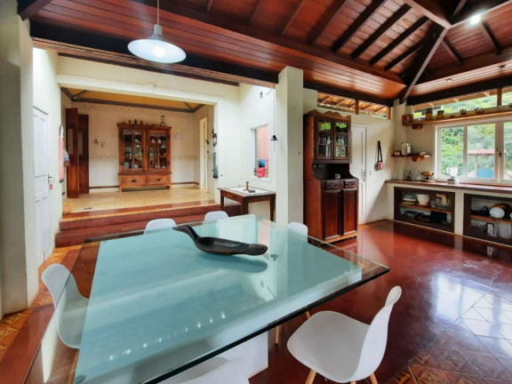 Imagem Casa com 3 Quartos à Venda, 350 m² em Albuquerque - Teresópolis Imagem Casa com 3 Quartos à Venda, 350 m² em Albuquerque - Teresópolis
