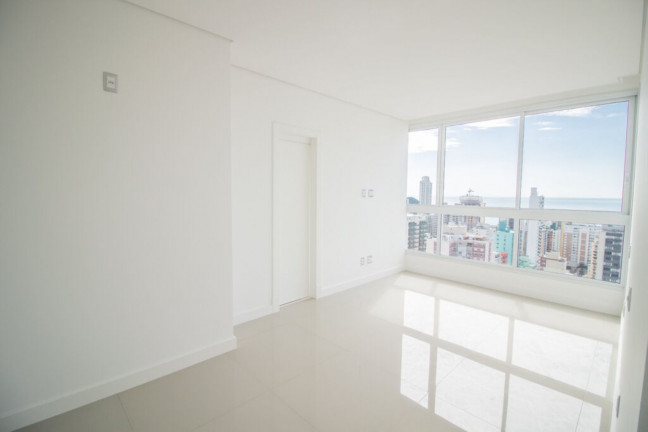Imagem Imóvel com 4 Quartos à Venda, 269 m² em Centro - Balneário Camboriú Imagem Imóvel com 4 Quartos à Venda, 269 m² em Centro - Balneário Camboriú