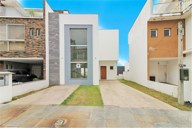 Casa com 3 Quartos à Venda,  em Hípica - Porto Alegre