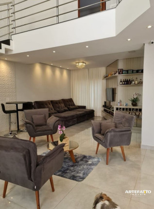Imagem Sobrado com 3 Quartos à Venda, 205 m²