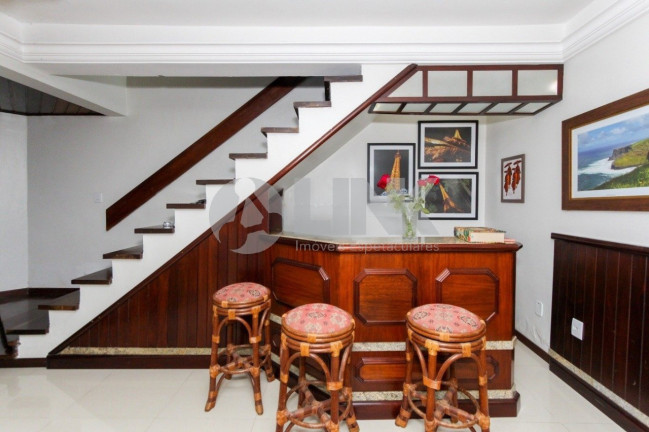 Imagem Casa com 3 Quartos à Venda, 300 m² em Chácara Das Pedras - Porto Alegre Imagem Casa com 3 Quartos à Venda, 300 m² em Chácara Das Pedras - Porto Alegre