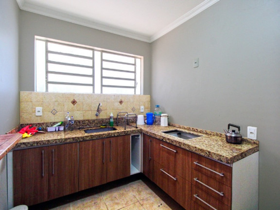 Imagem Casa com 3 Quartos à Venda, 260 m² em Menino Deus - Porto Alegre Imagem Casa com 3 Quartos à Venda, 260 m² em Menino Deus - Porto Alegre