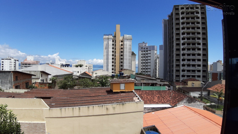 Imagem Casa com 8 Quartos à Venda, 190 m² em Agronômica - Florianópolis Imagem Casa com 8 Quartos à Venda, 190 m² em Agronômica - Florianópolis