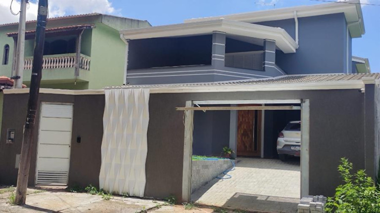 Sobrado com 4 Quartos à Venda, 300 m² em Jardim Jóia - Arujá