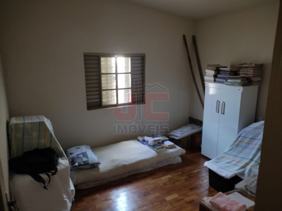 Imagem Casa com 1 Quarto à Venda, em Monte Alegre - Ribeirão Preto Imagem Casa com 1 Quarto à Venda, em Monte Alegre - Ribeirão Preto