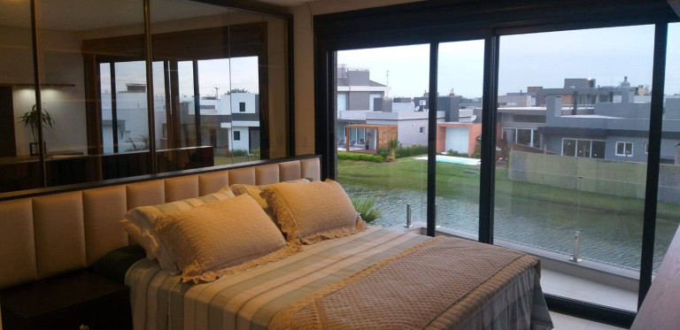 Imagem Casa com 4 Quartos à Venda, em Rainha Do Mar - Xangri-lá Imagem Casa com 4 Quartos à Venda, em Rainha Do Mar - Xangri-lá