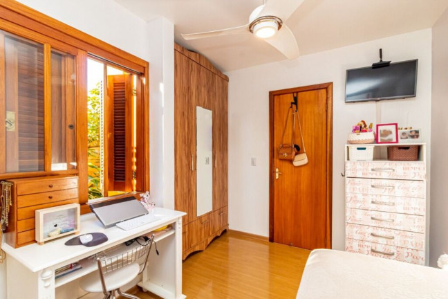 Imagem Imóvel com 3 Quartos à Venda, em Teresópolis - Porto Alegre Imagem Imóvel com 3 Quartos à Venda, em Teresópolis - Porto Alegre