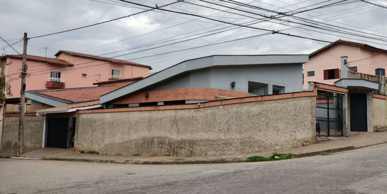 Casa com 3 Quartos à Venda, 225 m² em Jardim Simus - Sorocaba