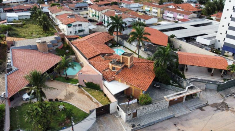 Imagem Casa com 6 Quartos à Venda, 550 m² em Capim Macio - Natal Imagem Casa com 6 Quartos à Venda, 550 m² em Capim Macio - Natal