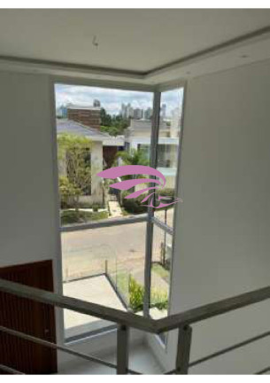 Imagem Casa com 3 Quartos à Venda, 400 m² em Santo Inácio - Curitiba Imagem Casa com 3 Quartos à Venda, 400 m² em Santo Inácio - Curitiba