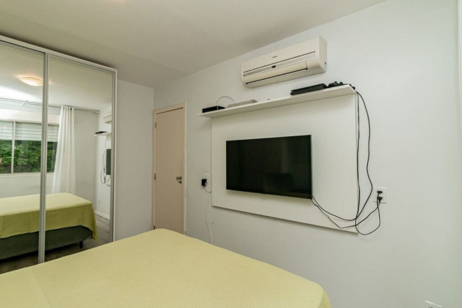 Imagem Apartamento com 3 Quartos à Venda, 63 m² em Santo Antônio - Porto Alegre
