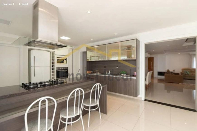 Imagem Casa com 5 Quartos à Venda, 317 m² em Santa Felicidade - Curitiba