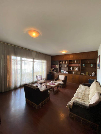 Imagem Casa com 3 Quartos à Venda, 330 m² em Botucatu