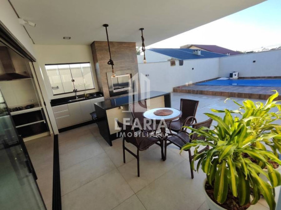 Imagem Sobrado com 5 Quartos à Venda, 232 m² em Itapema Do Saí - Itapoá