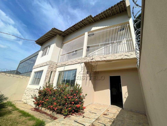 Casa com 3 Quartos à Venda ou Locação, 300 m² em Santa Rosa - Londrina