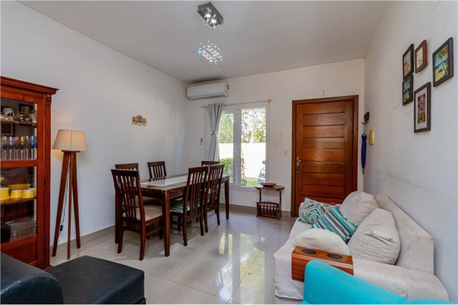Imagem Casa com 2 Quartos à Venda, em Hípica - Porto Alegre Imagem Casa com 2 Quartos à Venda, em Hípica - Porto Alegre