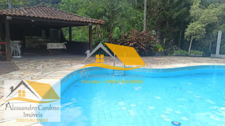 Imagem Casa com 3 Quartos à Venda, 300 m²